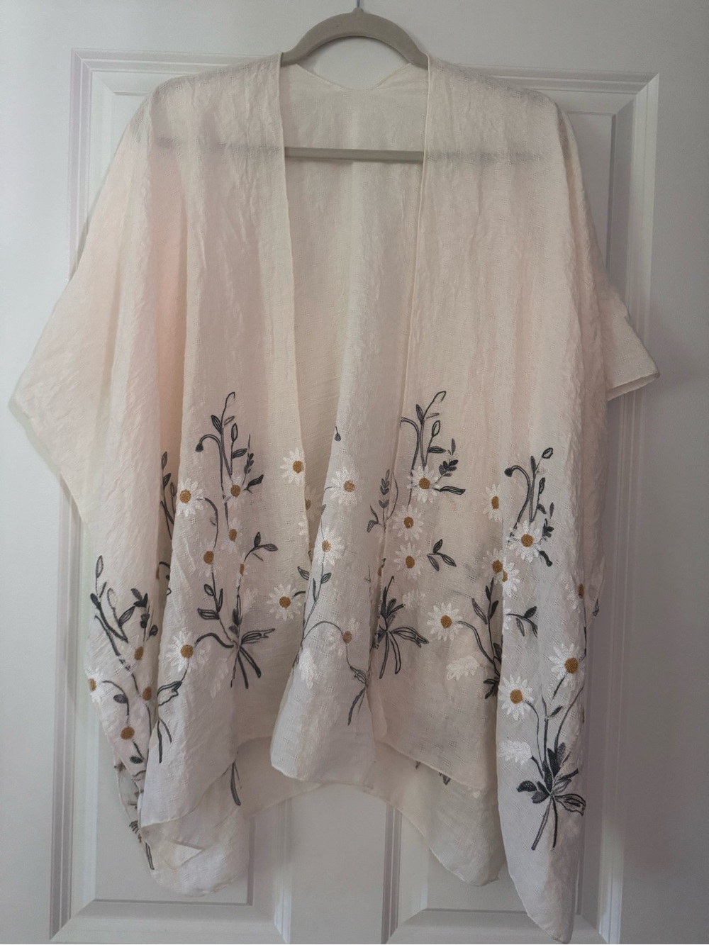 Boutique Daisy Embroidered Kimono